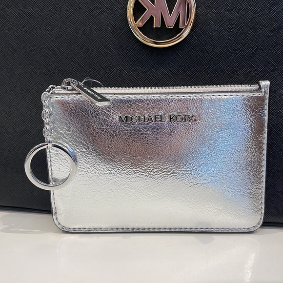 MICHAEL KORS
Jet Set Travel Small Top Zip Coin Pouch With ID
Silver 
NWT - Picture 4 of 16